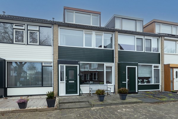 Sold subject to conditions: Vincent van Goghstraat 11, 2941 GW Lekkerkerk